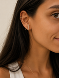 Brinco Ear Hook côncavo dourado