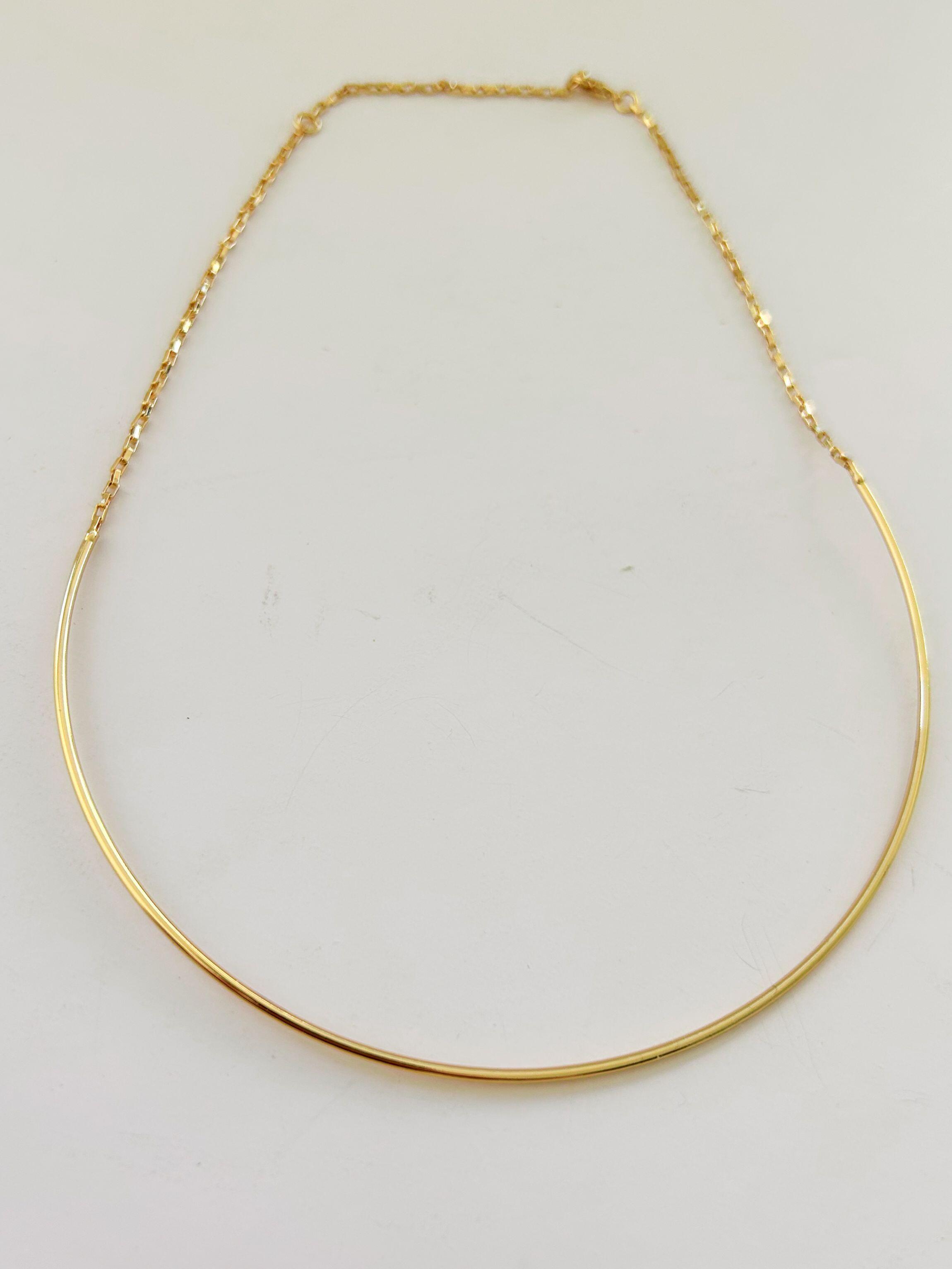 Colar meio aro dourado