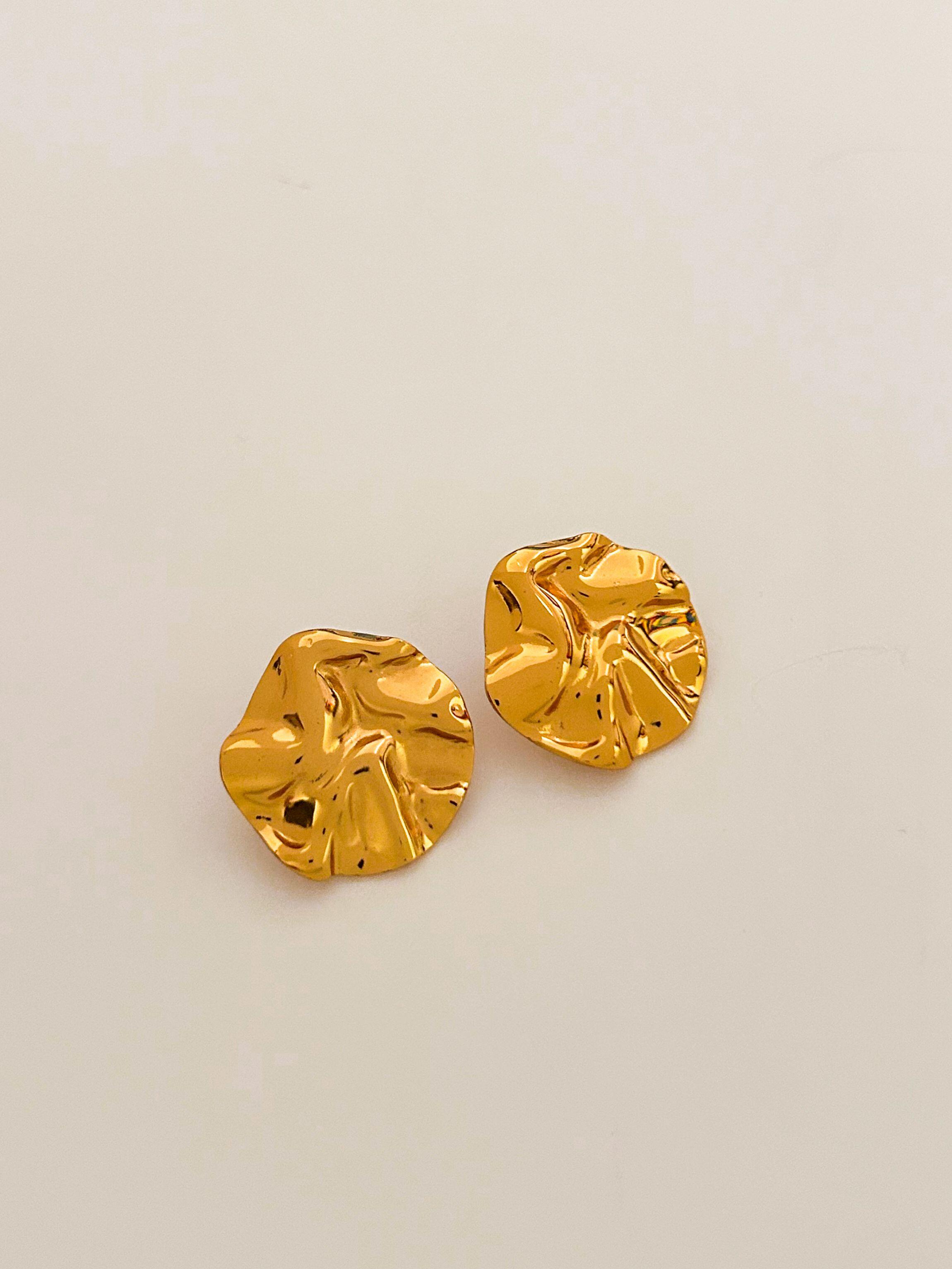 Brinco orgânico dourado