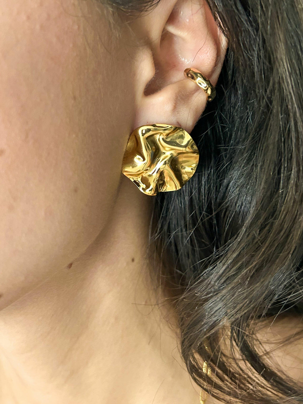 Brinco orgânico dourado